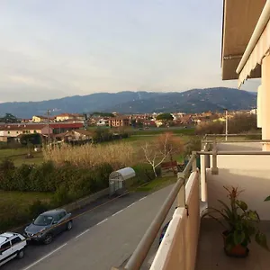 https://casa-lella.it-tuscanyhotel.com
