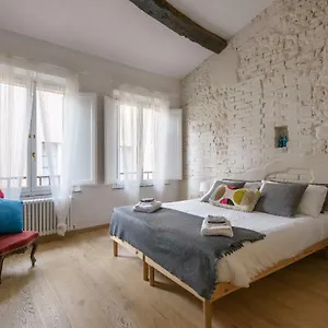 https://elegante-luminoso-attico-centralissimo.it-tuscanyhotel.com